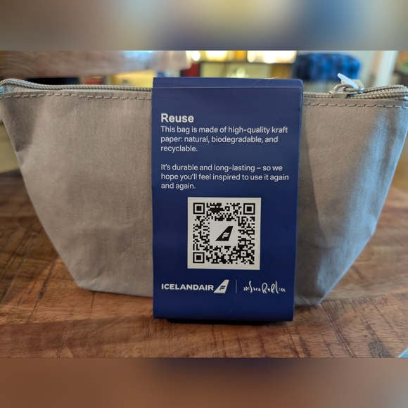 Two new Icelandair amenity kits (made from Kraft paper) & full contents - Picture 5 of 9